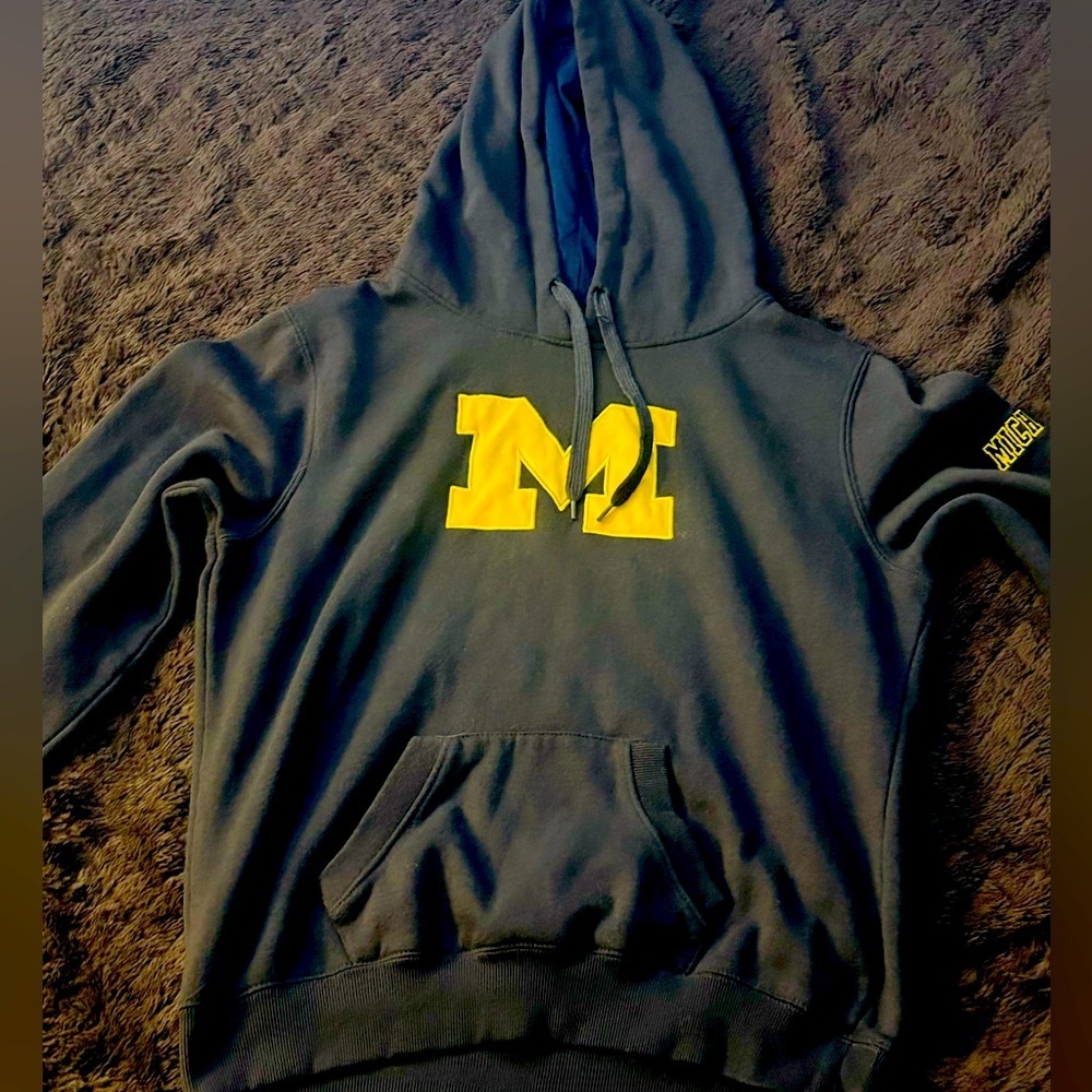 Michigan women or youth size hoodie size M, youth size XL